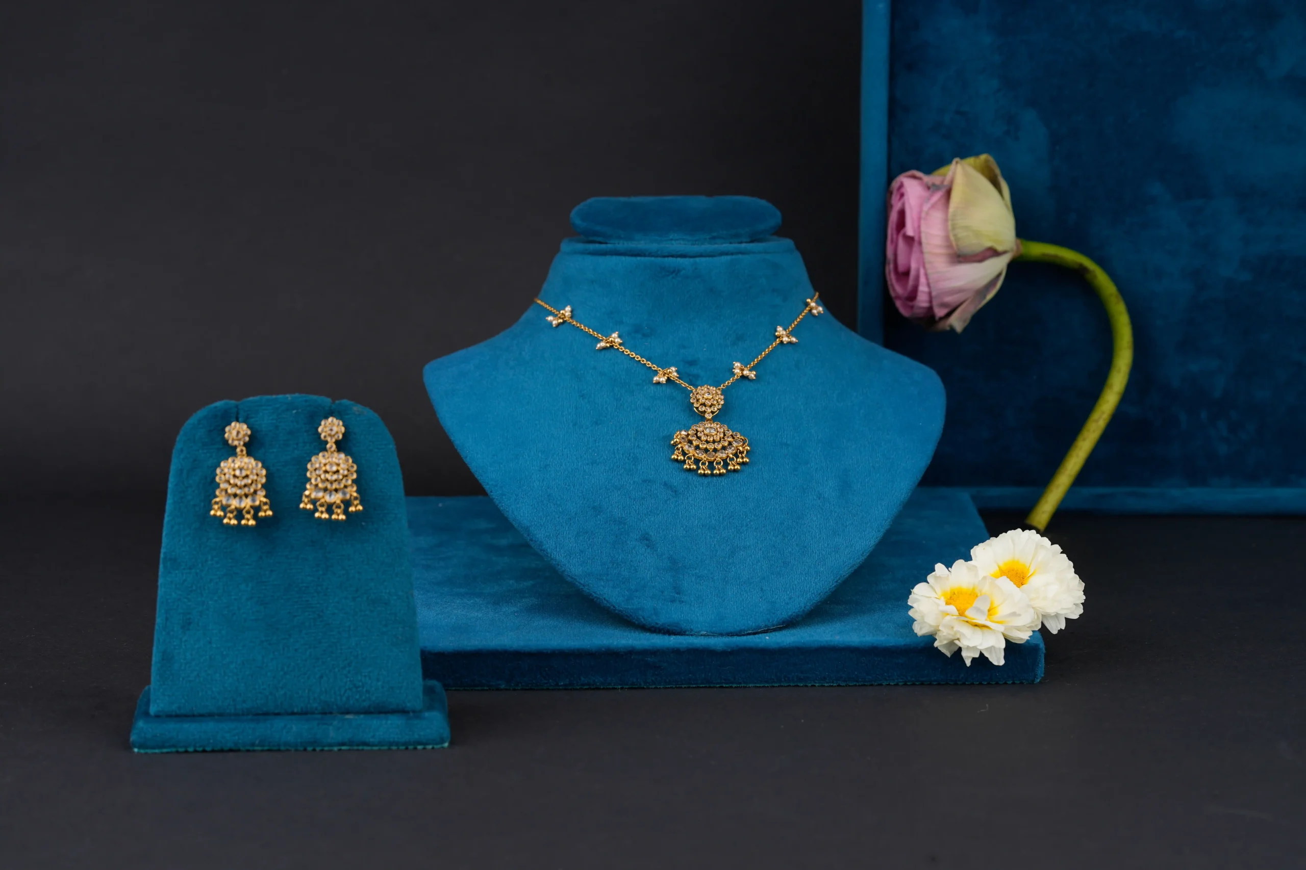 Golden Harmony Jewelry Set - Image 2