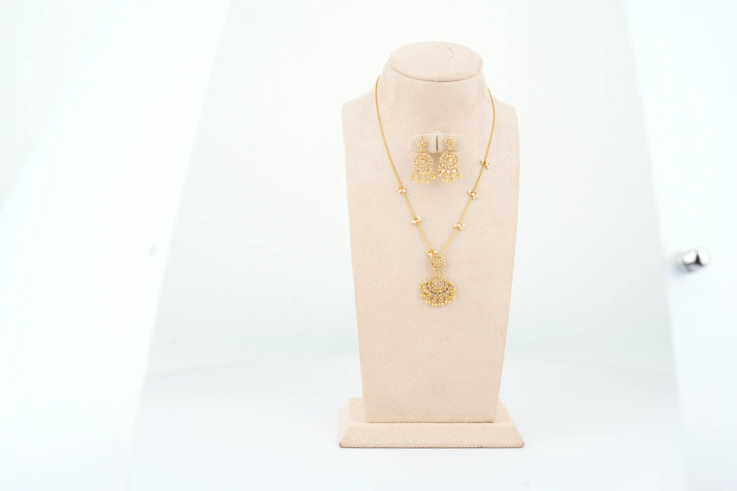 Golden Harmony Jewelry Set - Image 3